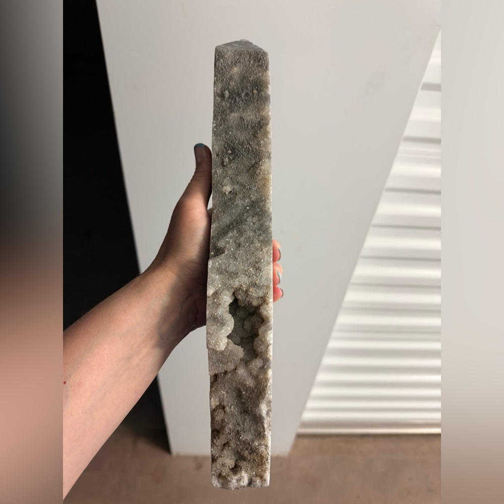 Skull Carved Agate Tower - Picture 3 of 5
